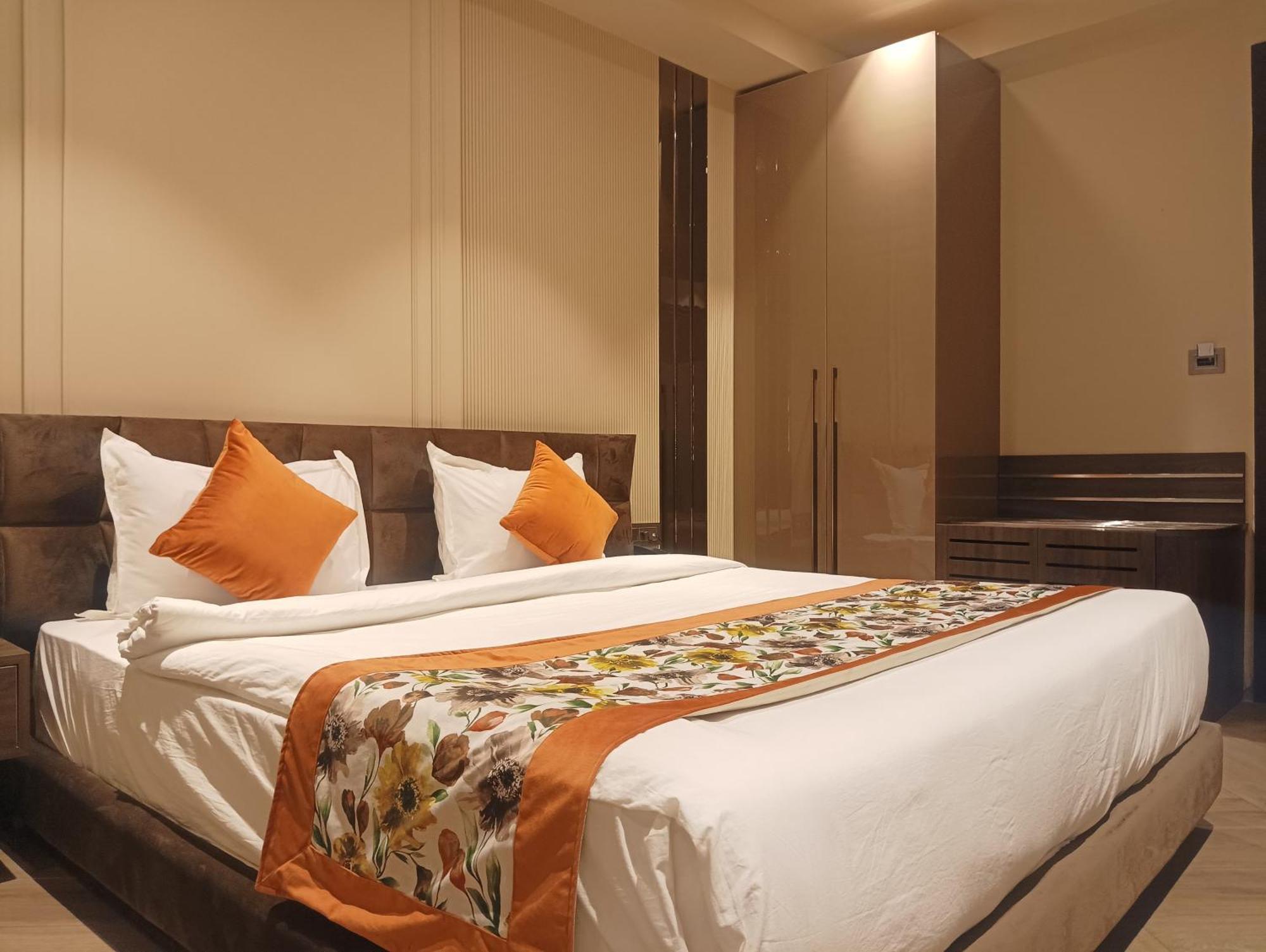 Hotel Cullinan By Qotel Janakpuri Delhi Kültér fotó