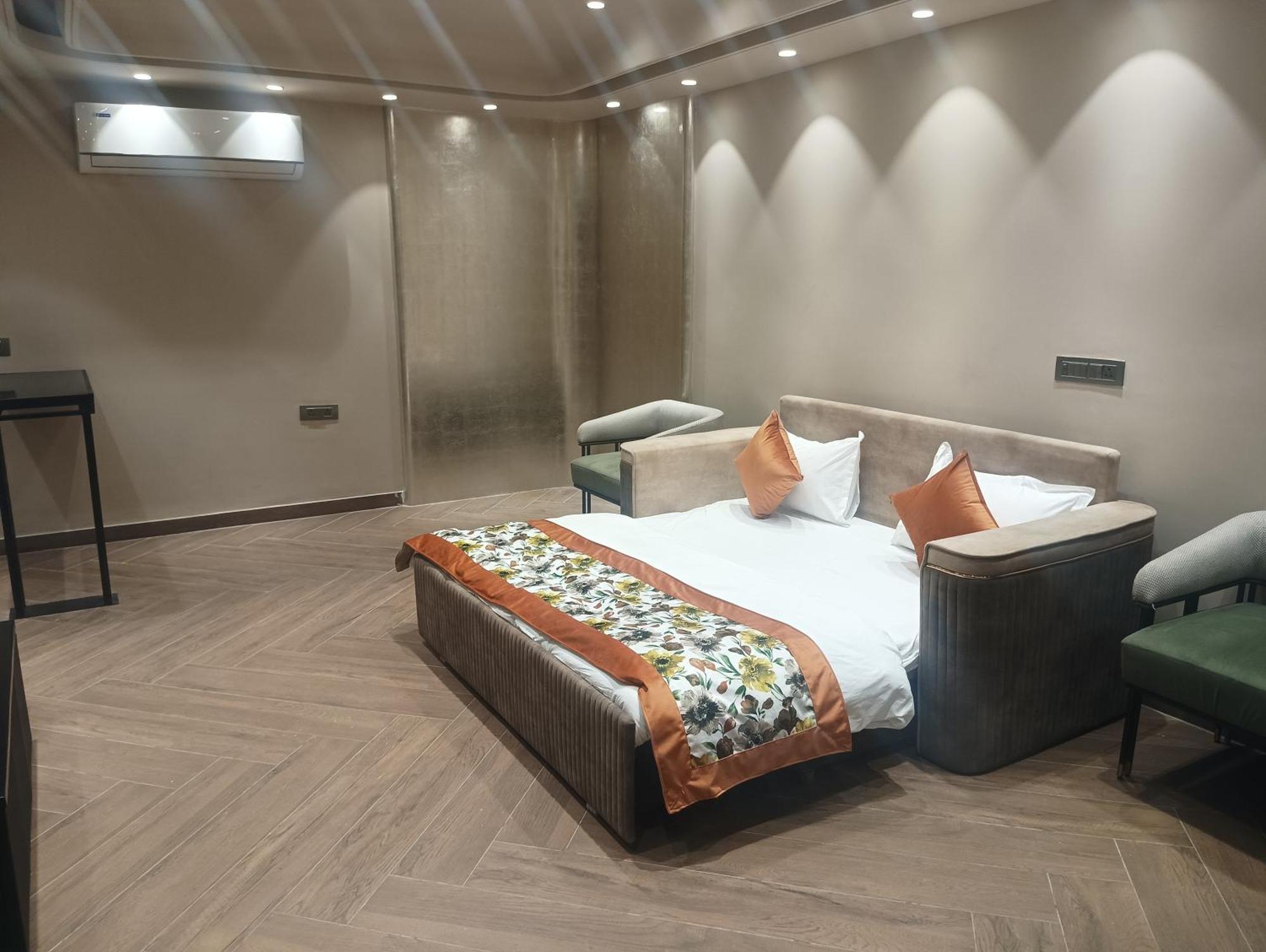 Hotel Cullinan By Qotel Janakpuri Delhi Kültér fotó
