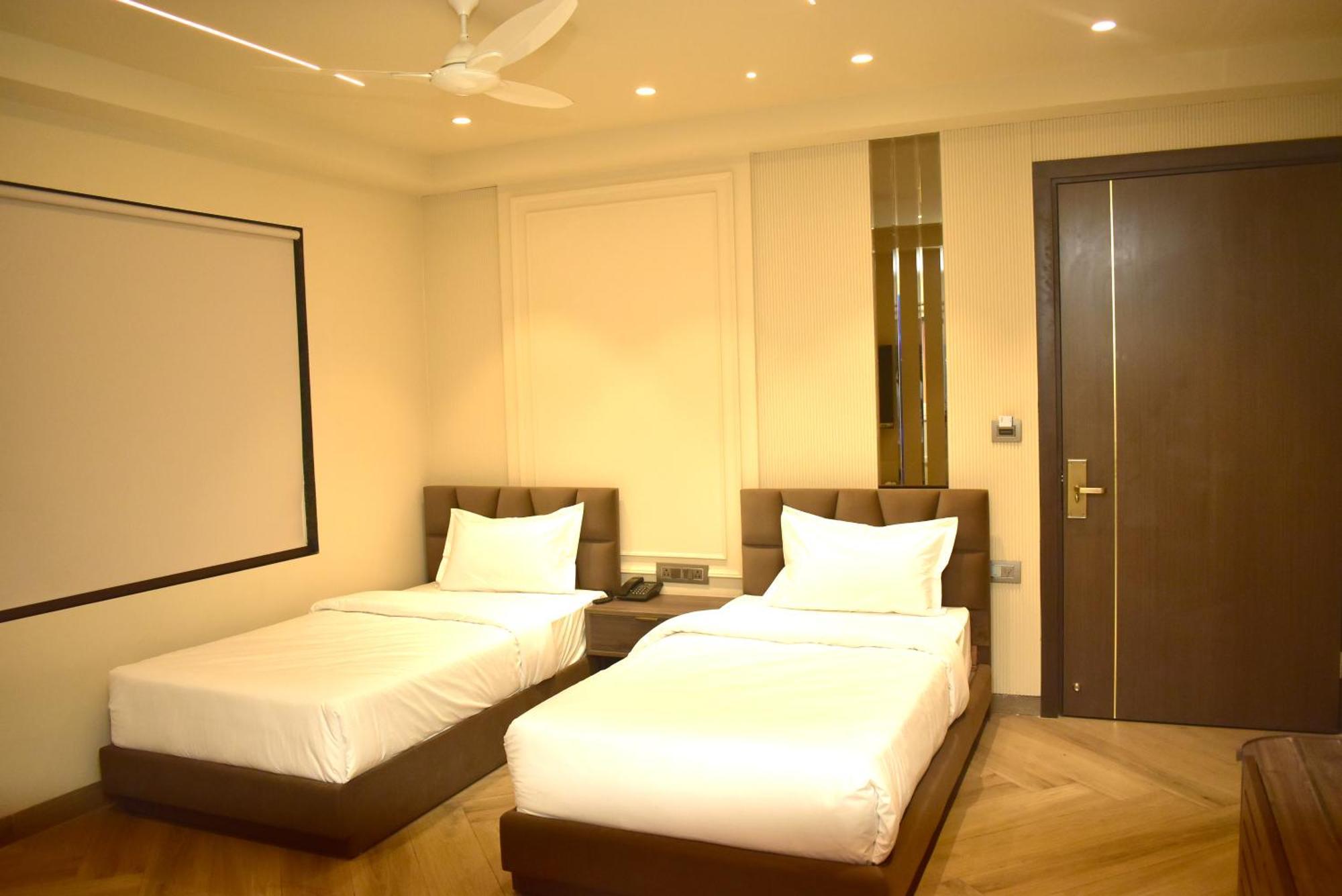 Hotel Cullinan By Qotel Janakpuri Delhi Kültér fotó