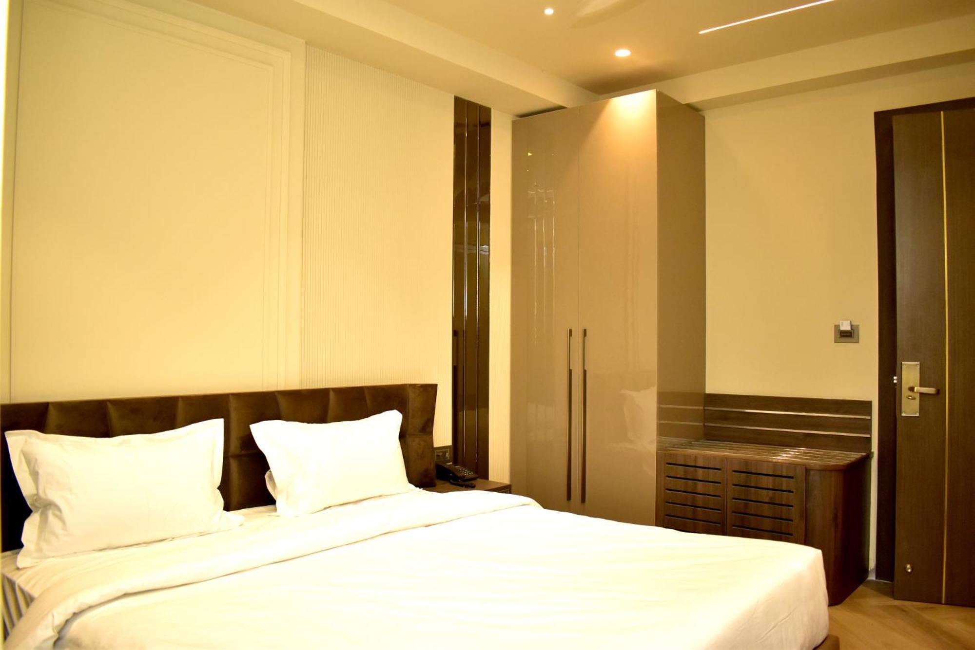 Hotel Cullinan By Qotel Janakpuri Delhi Kültér fotó