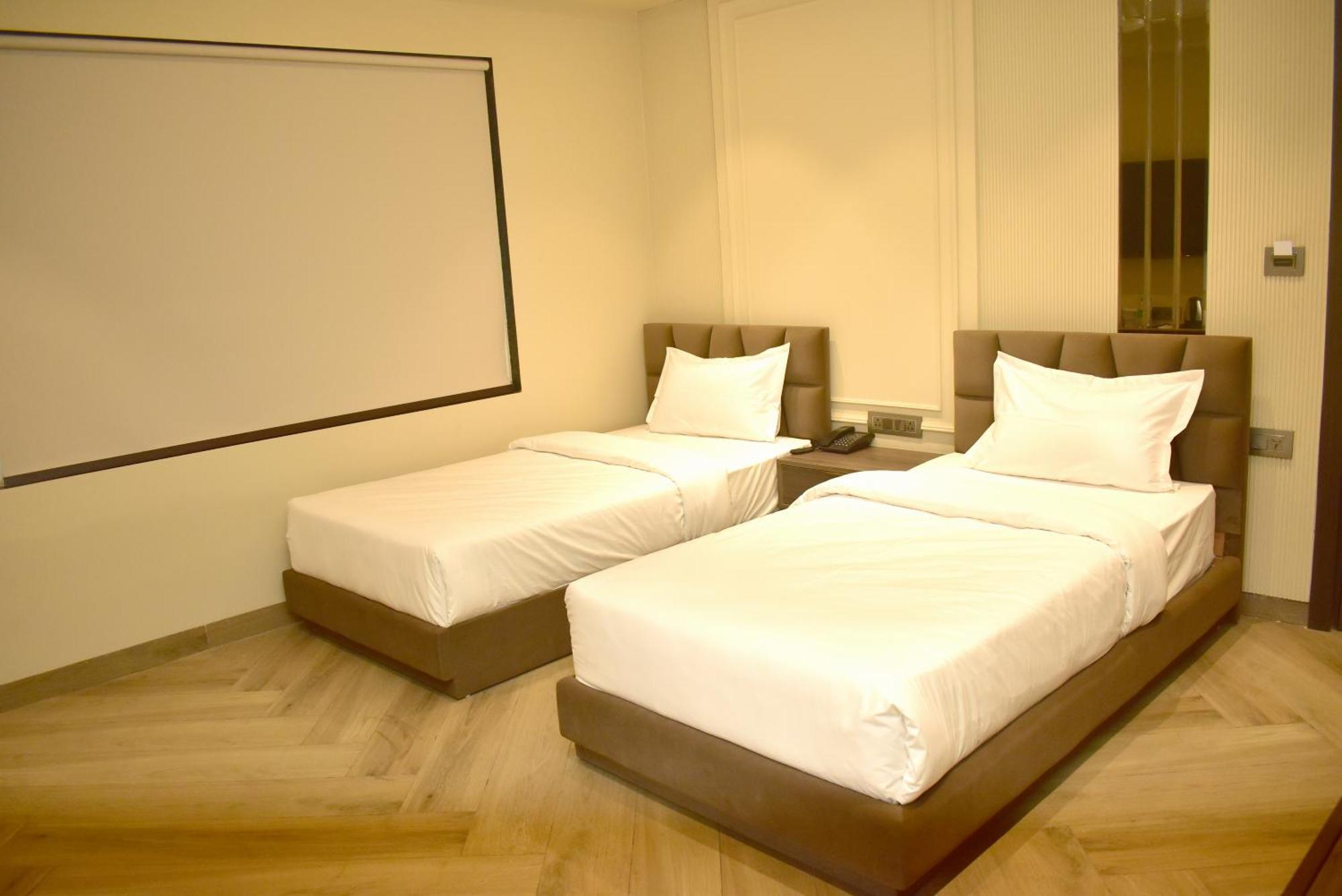 Hotel Cullinan By Qotel Janakpuri Delhi Kültér fotó
