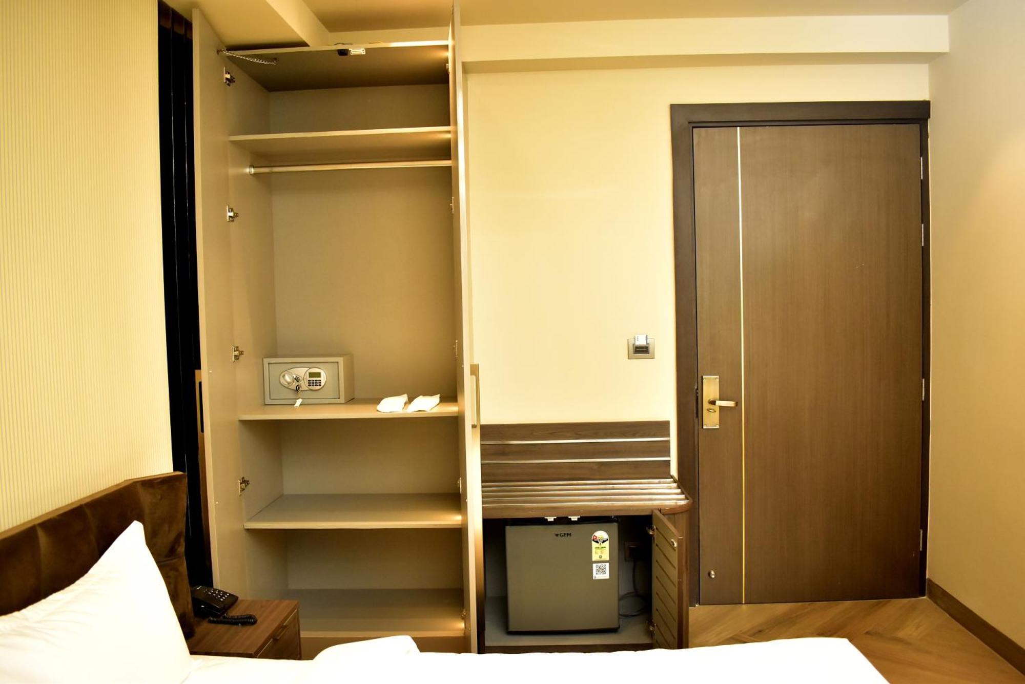 Hotel Cullinan By Qotel Janakpuri Delhi Kültér fotó