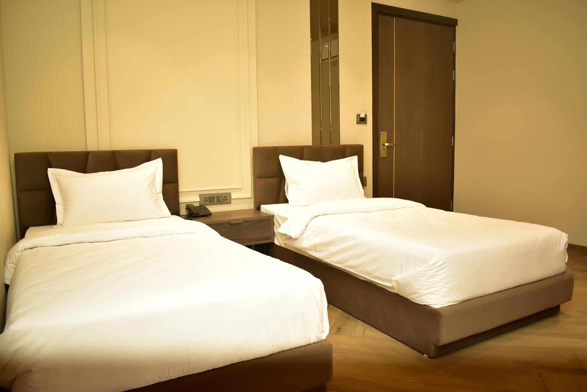 Hotel Cullinan By Qotel Janakpuri Delhi Kültér fotó