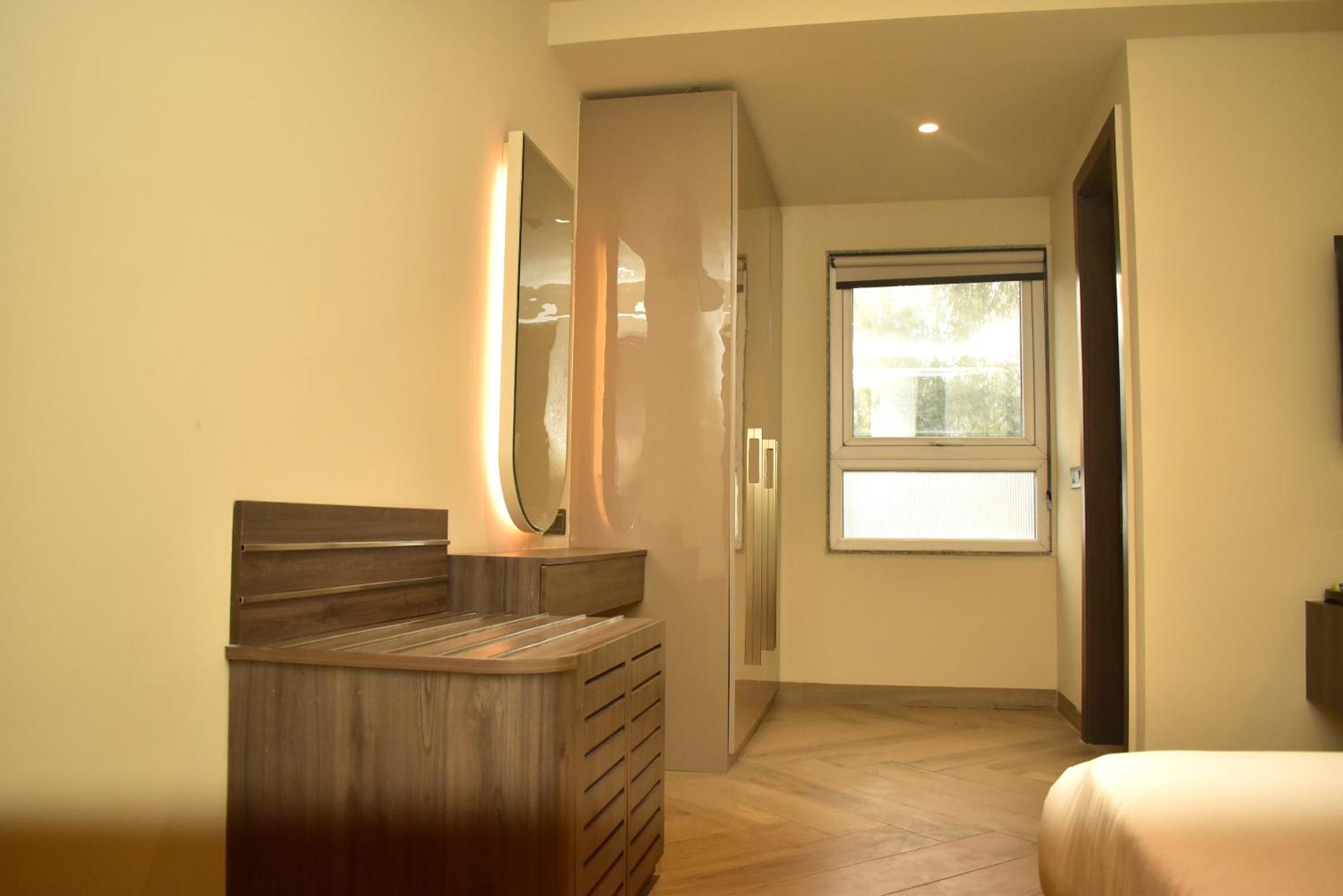 Hotel Cullinan By Qotel Janakpuri Delhi Kültér fotó