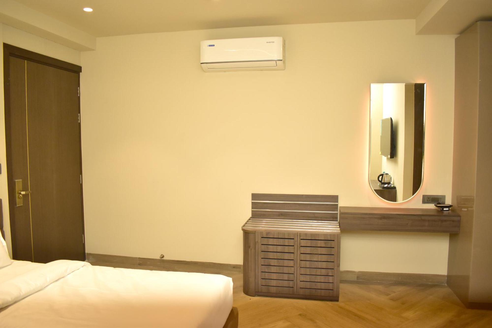 Hotel Cullinan By Qotel Janakpuri Delhi Kültér fotó