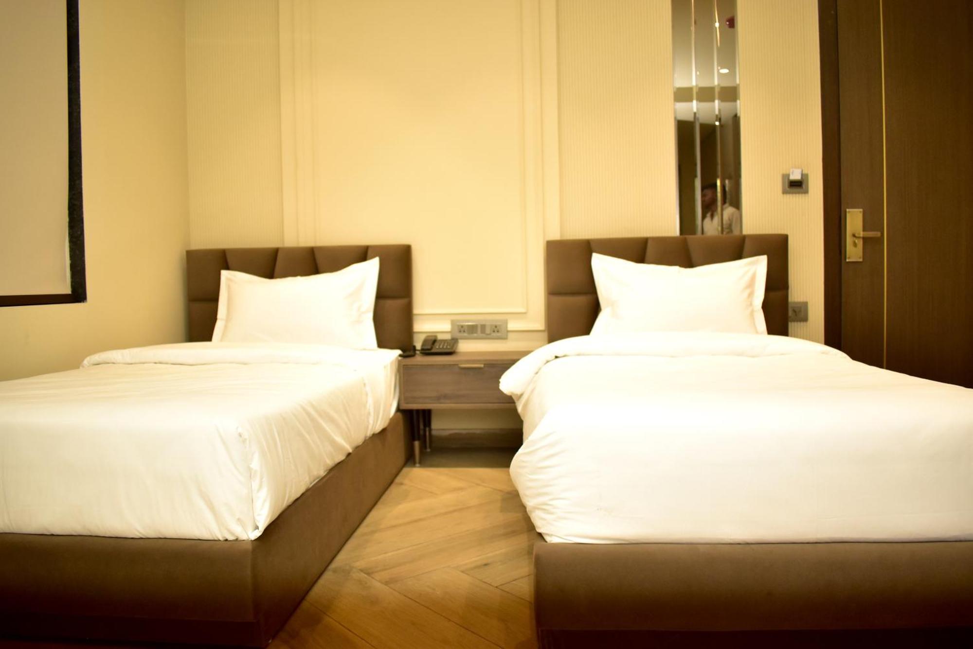 Hotel Cullinan By Qotel Janakpuri Delhi Kültér fotó
