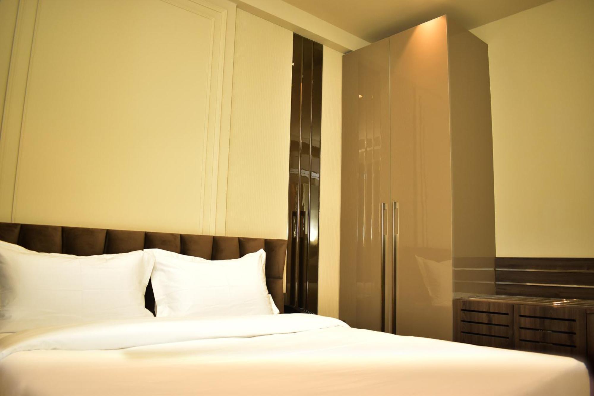 Hotel Cullinan By Qotel Janakpuri Delhi Kültér fotó